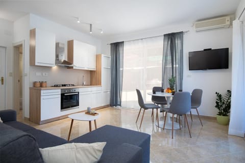 TV and multimedia, Kitchen or kitchenette, Living room, Dining area