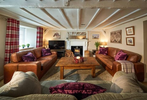 Thornhill Lodge, Historic 4 Bed, 4 Ensuite House in Scotland