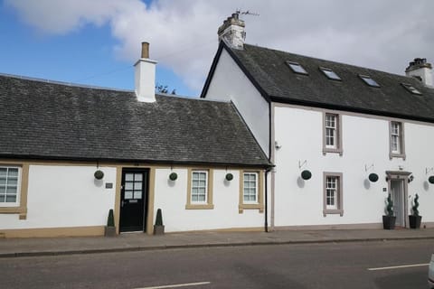 Thornhill Lodge, Historic 4 Bed, 4 Ensuite House in Scotland