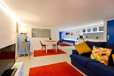 TV and multimedia, Living room, Dining area, Meals