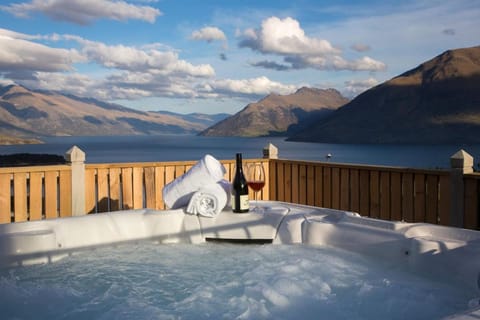 Nearby landmark, Day, Natural landscape, Hot Tub, View (from property/room), Balcony/Terrace, Lake view, Mountain view, Pool view, towels