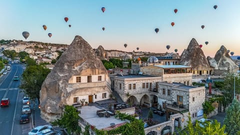 Property building, Neighbourhood, Natural landscape, Bird's eye view, Garden, View (from property/room), Balcony/Terrace, Mountain view, Location, Sunrise