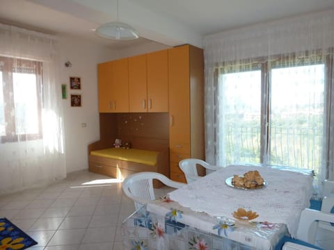Bed, Coffee/tea facilities, Decorative detail, Bedroom