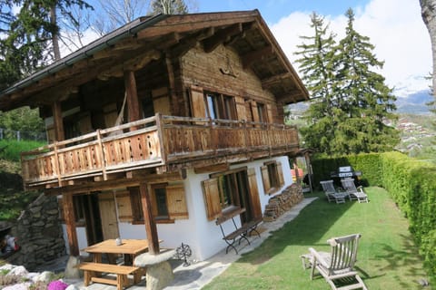 Property building, Patio, View (from property/room), Balcony/Terrace, Garden view