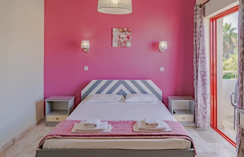 Saint Trope Studios Apartment in Crete