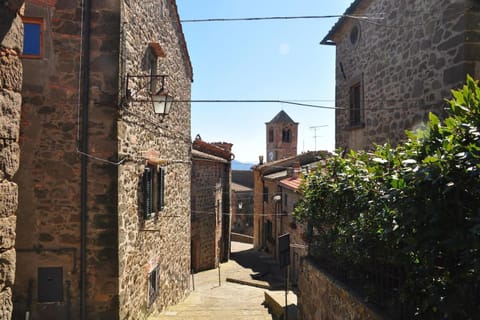 Nearby landmark, Street view