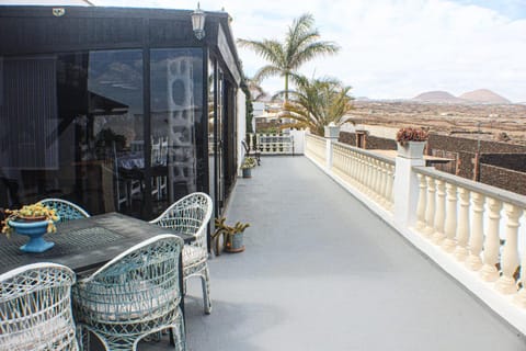 Habitaciones Doña Cris Bed and Breakfast in Puerto del Carmen