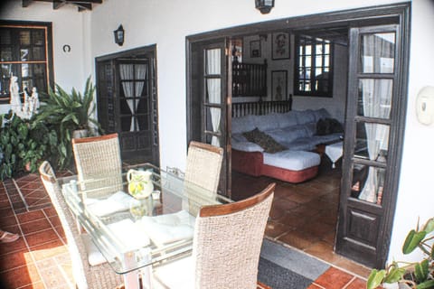 Habitaciones Doña Cris Bed and Breakfast in Puerto del Carmen