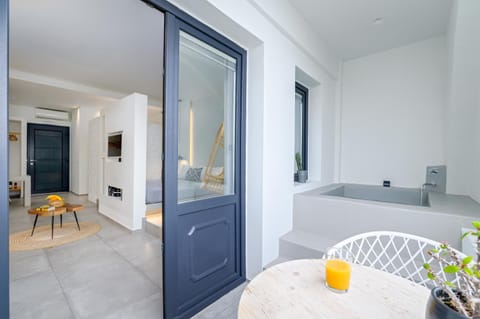 George & Joanna Suites Santorini Apartment in Thera