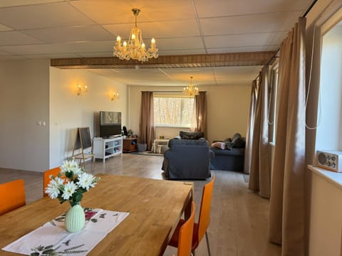 Living room, Dining area, Breakfast