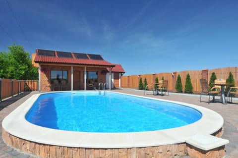 Swimming pool, Swimming pool