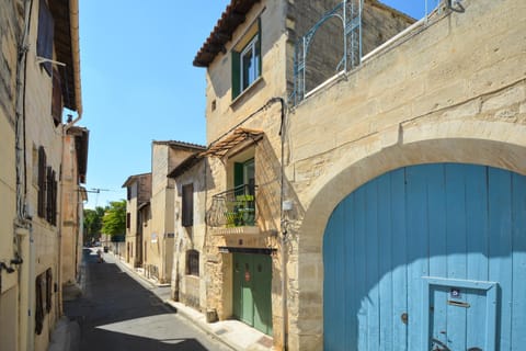Neighbourhood, Street view