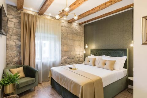 Bed, Seating area, Bedroom