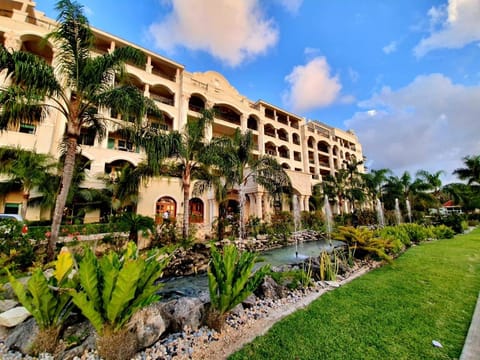 Property building, Day, Garden, Garden view