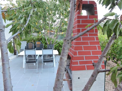 Location, children, Family
