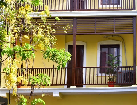 Property building, Patio, Facade/entrance, Balcony/Terrace, Beach