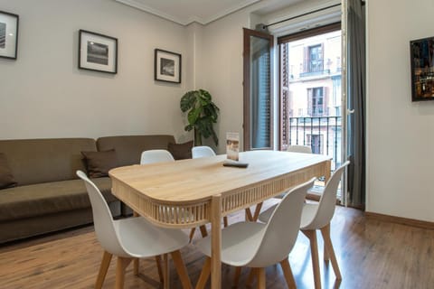 TV and multimedia, Balcony/Terrace, Living room, Seating area, Dining area