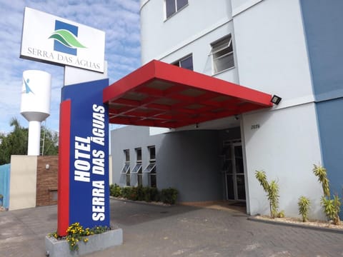Property building, Nearby landmark, Restaurant/places to eat, Facade/entrance, Day, Property logo or sign, Neighbourhood, Shopping Area