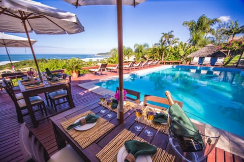 Restaurant/places to eat, Sea view, Swimming pool