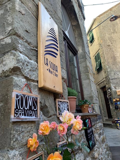 Lobby or reception, Street view