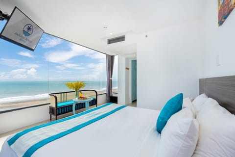 TV and multimedia, View (from property/room), Sea view