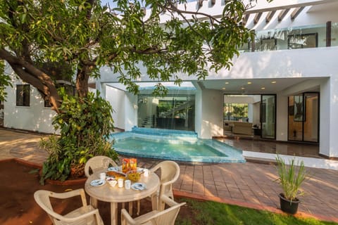 Patio, Facade/entrance, Garden, Seating area, Swimming pool