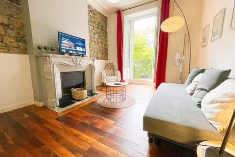 #G3 The authentic T2 downtown Balcony tramway Apartment in Grenoble
