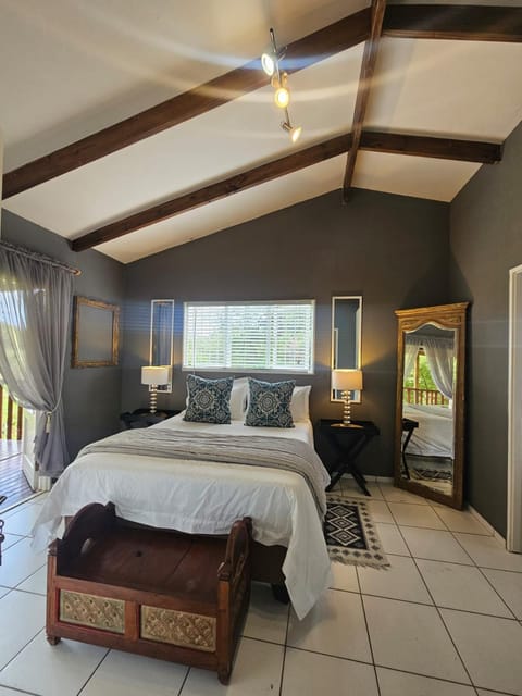 WOODPECKER Apartment in Plettenberg Bay