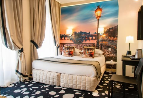 Photo of the whole room, Bedroom, Street view