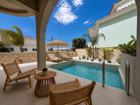 Natural landscape, Balcony/Terrace, Swimming pool, sunbed