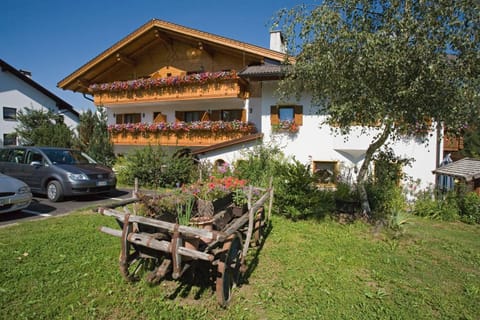 Restaurant/places to eat, Facade/entrance, Garden, Sauna, Balcony/Terrace