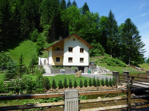 Property building, Facade/entrance, Spring, Summer, On site