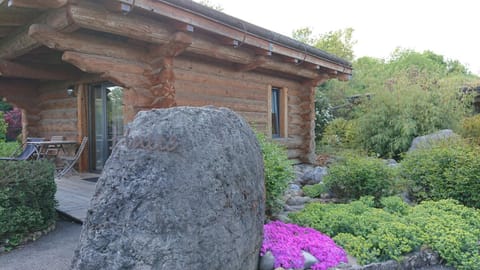 Off site, Photo of the whole room, On site, Garden view