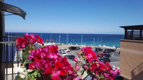 View (from property/room), Balcony/Terrace, Sea view