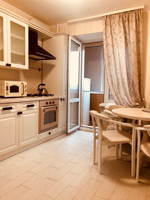 Kitchen or kitchenette, Dining area, Communal kitchen