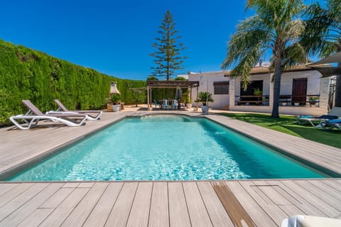 Facade/entrance, BBQ facilities, Garden, Garden view, Pool view, Swimming pool