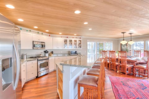 Pelican Reach House in Roads End