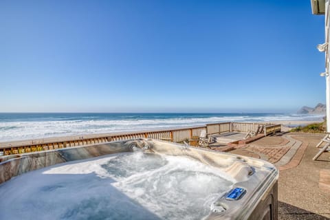 SandeCastle House in Lincoln City