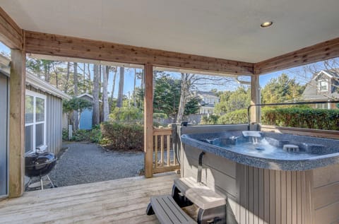 Bent Beach House in Lincoln Beach