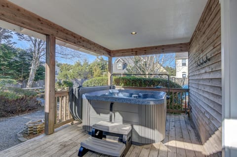 Bent Beach House in Lincoln Beach