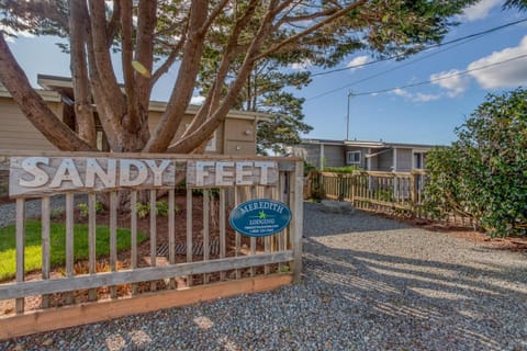 Sandy Feet - Meredith Lodging House in Neahkahnie Beach