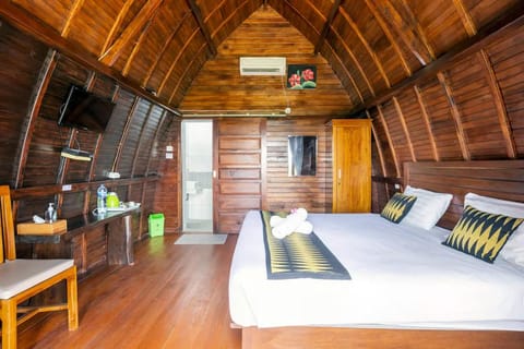 Photo of the whole room, Bedroom