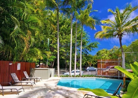 Day, Swimming pool