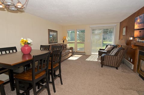 Quickdraw by KABINO Satellite WiFi Awesome Location Sleds Welcome Condo on Golf Course House in Island Park