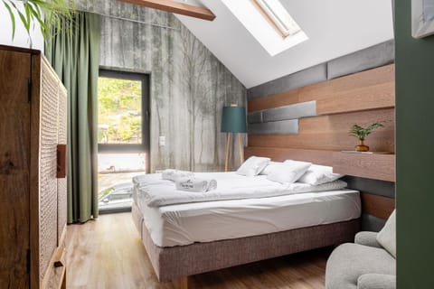 Bed, Bedroom, towels, wardrobe