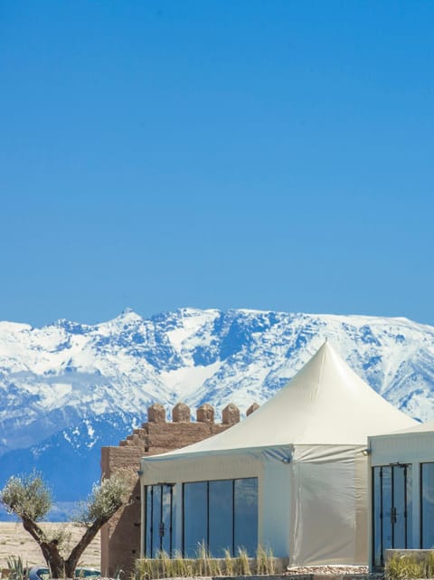Property building, Day, Mountain view