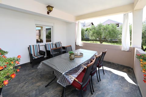 Patio, Garden, View (from property/room), Balcony/Terrace, Seating area, Dining area, Garden view
