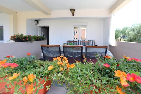 Day, Garden, View (from property/room), Balcony/Terrace, Seating area, Dining area