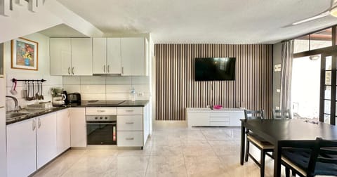 Kitchen or kitchenette, Living room