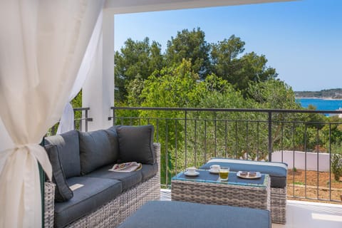 Balcony/Terrace, Garden view